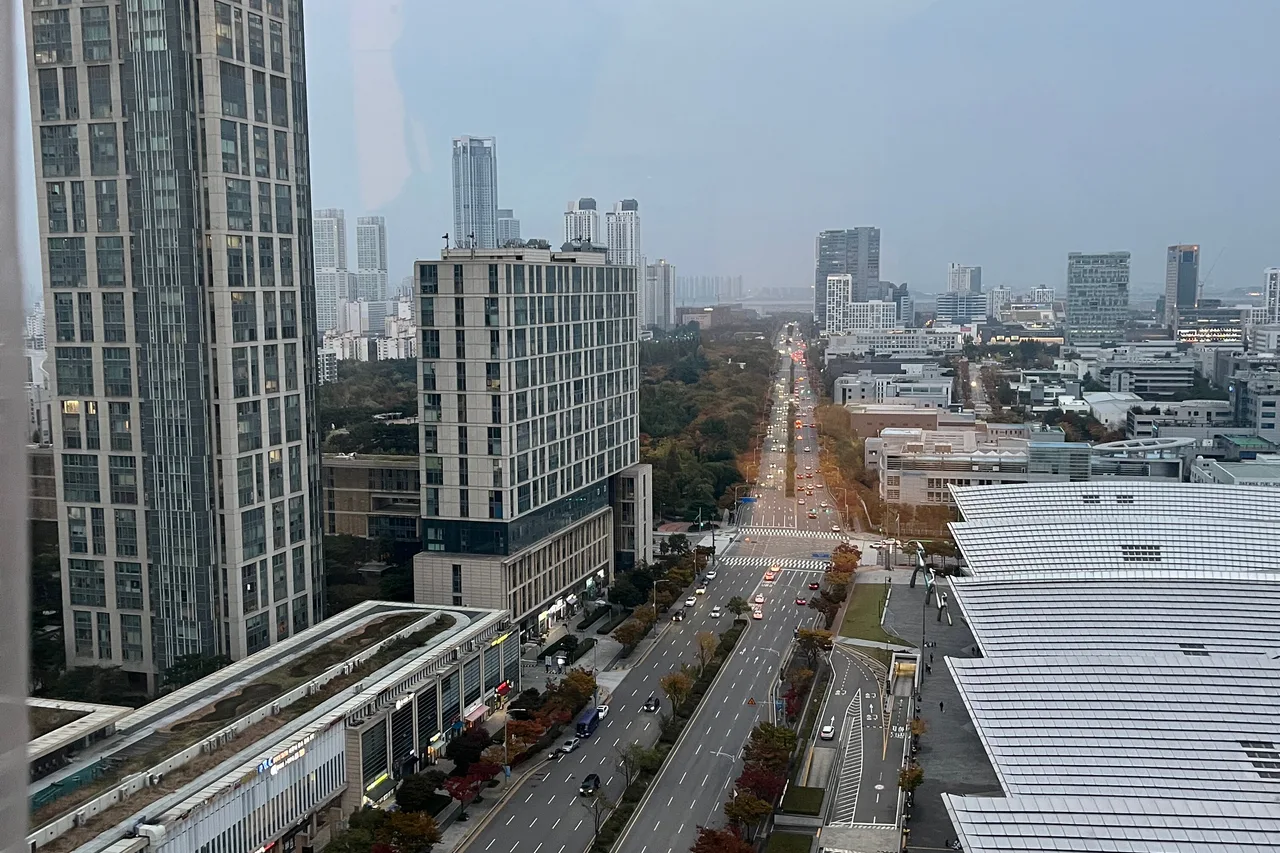 Sheraton Grand Incheon Hotel — rooms and atmosphere