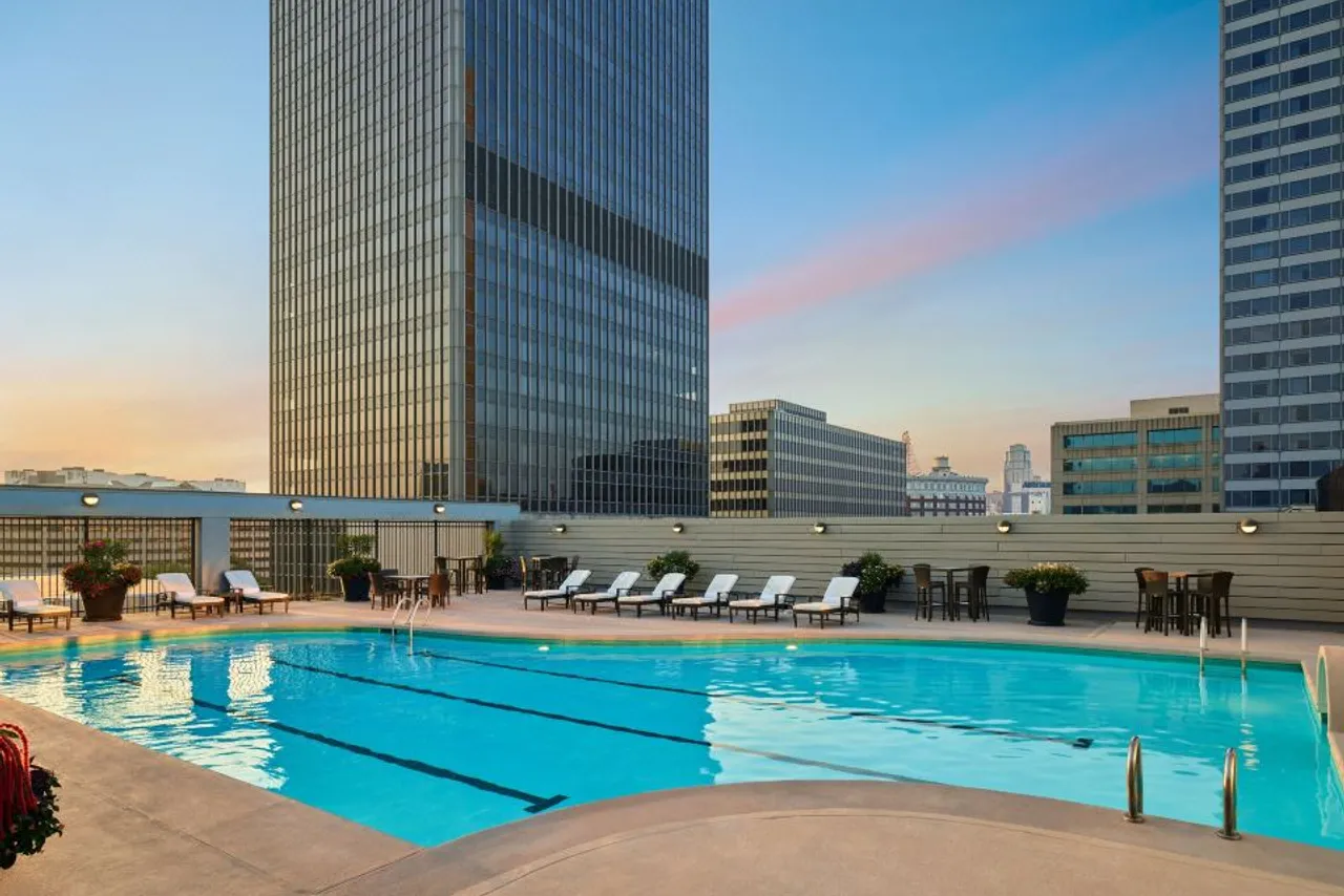 Sheraton Kansas City Hotel at Crown Center — ภาพห้องพักและบรรยากาศ