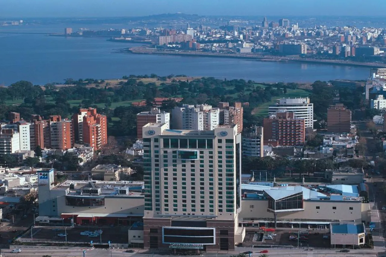 Sheraton Montevideo Hotel — โรงแรมในมอนเตวิเดโอ
