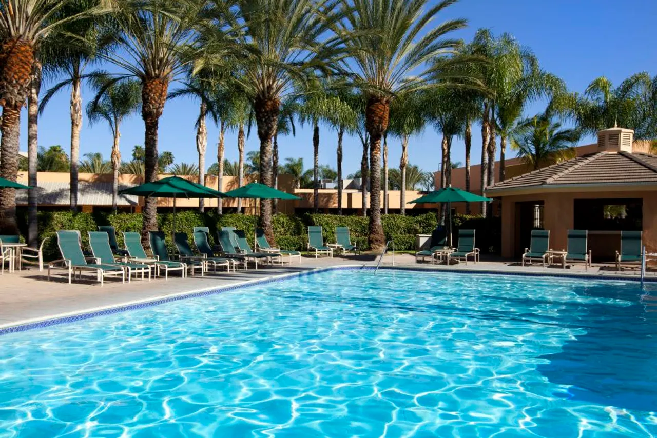 Sheraton Park Hotel at the Anaheim Resort — ภาพห้องพักและบรรยากาศ