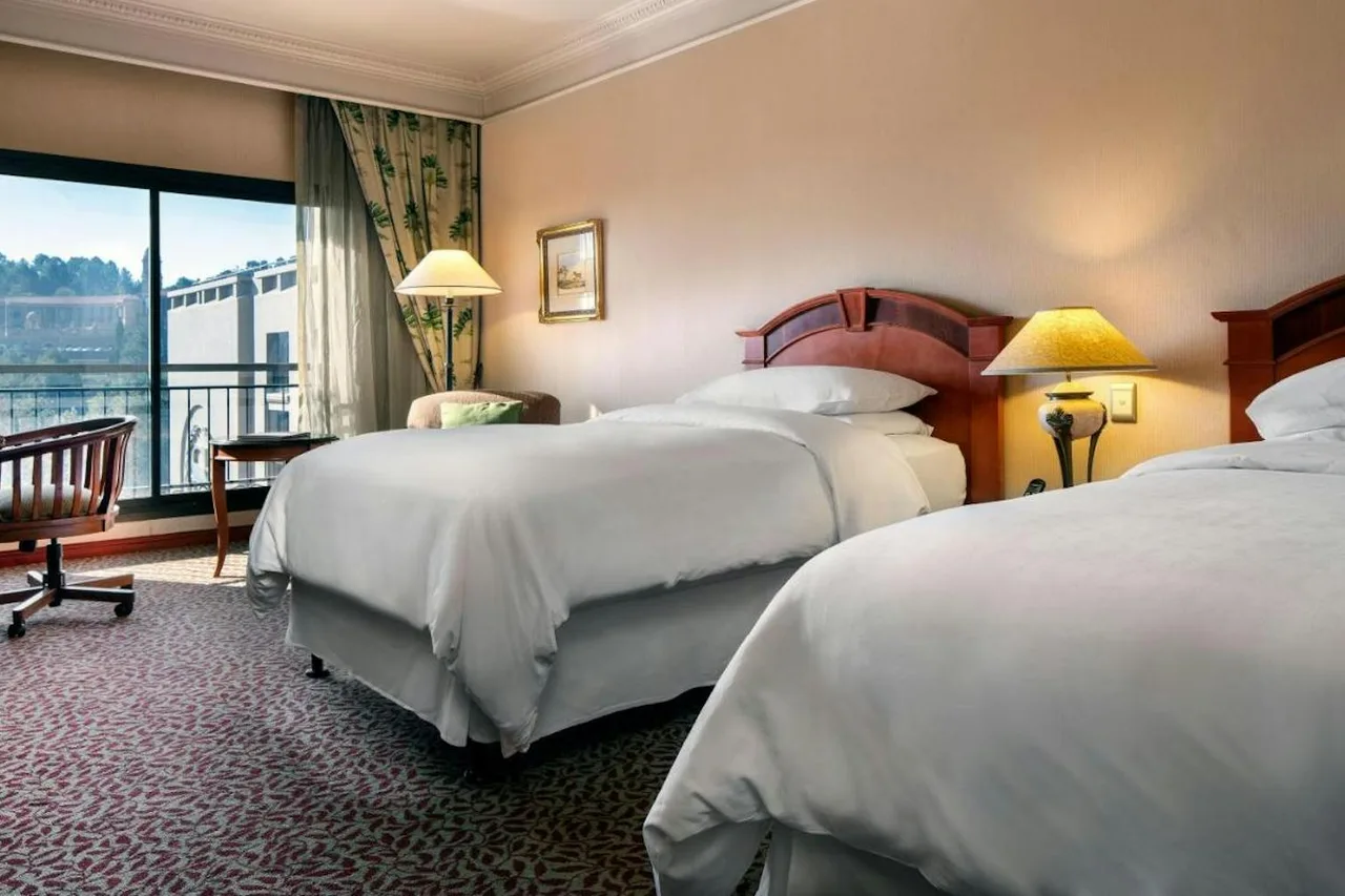 Sheraton Pretoria Hotel — ภาพห้องพักและบรรยากาศ