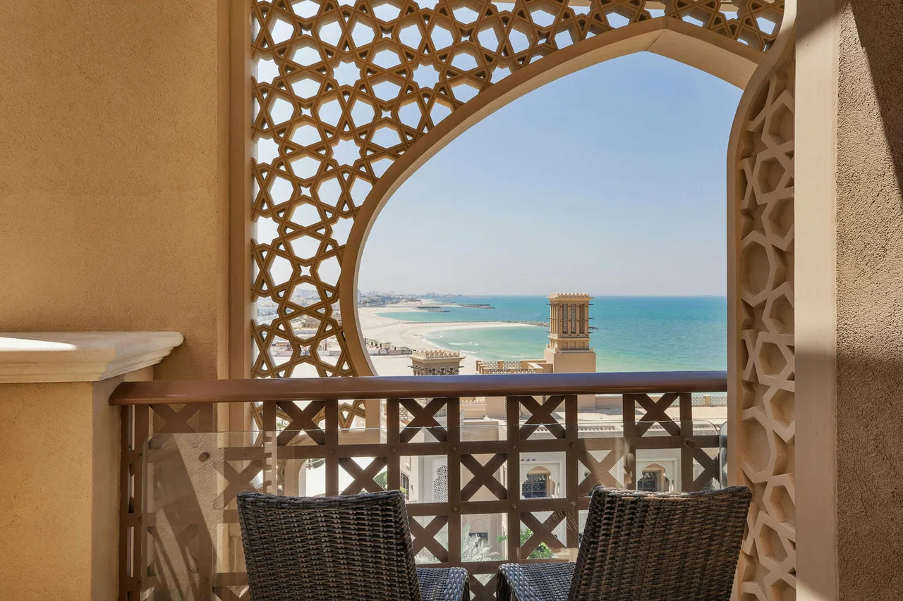 Sheraton Sharjah Beach Resort & Spa — ภาพห้องพักและบรรยากาศ