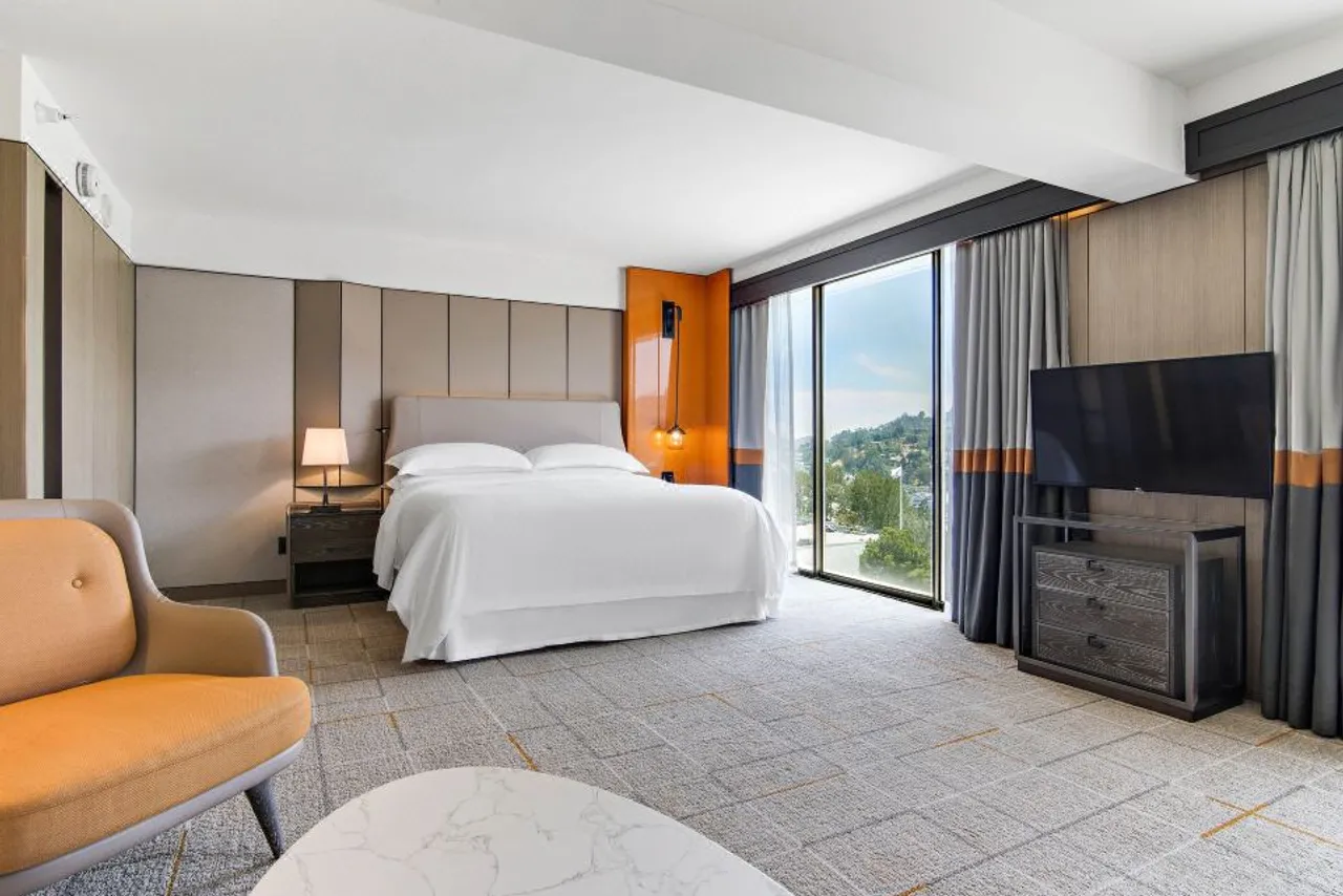 Sheraton Universal Hotel — ภาพห้องพักและบรรยากาศ