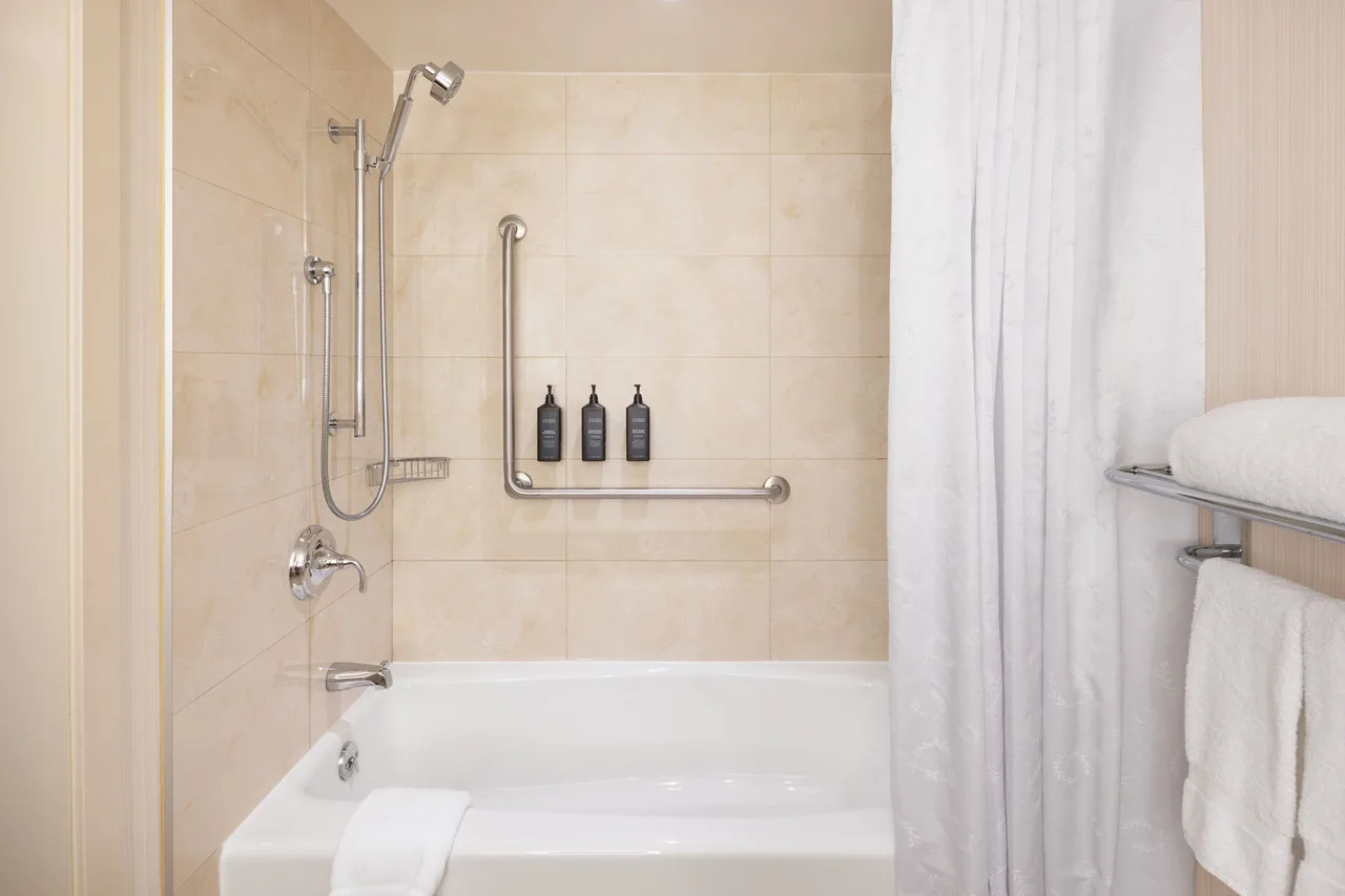 Sheraton Vancouver Wall Centre — rooms and atmosphere