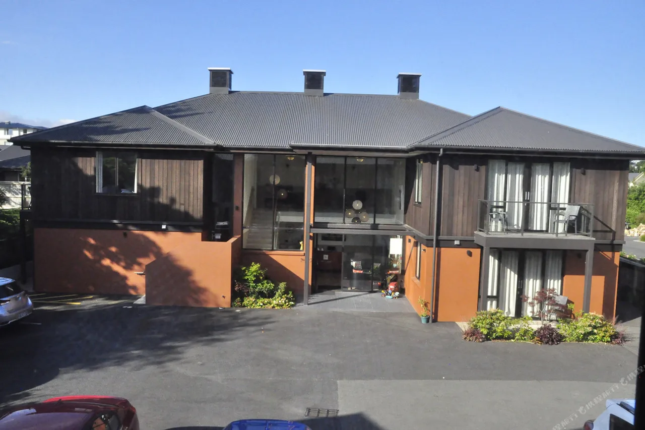 Shetland Court Apartments — rooms and atmosphere
