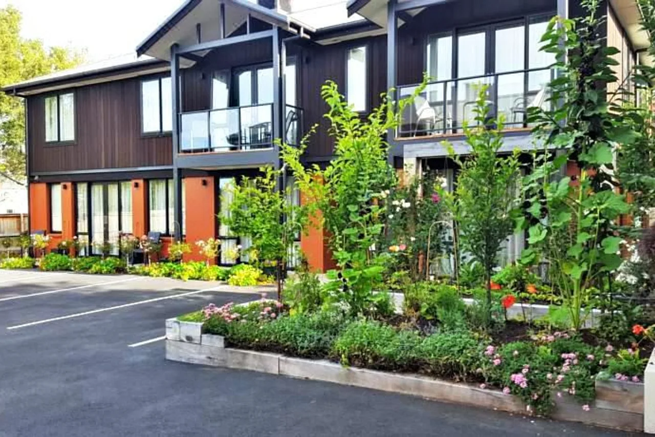 Shetland Court Apartments — rooms and atmosphere