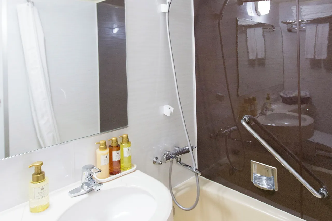 Shinagawa Tobu Hotel — rooms and atmosphere