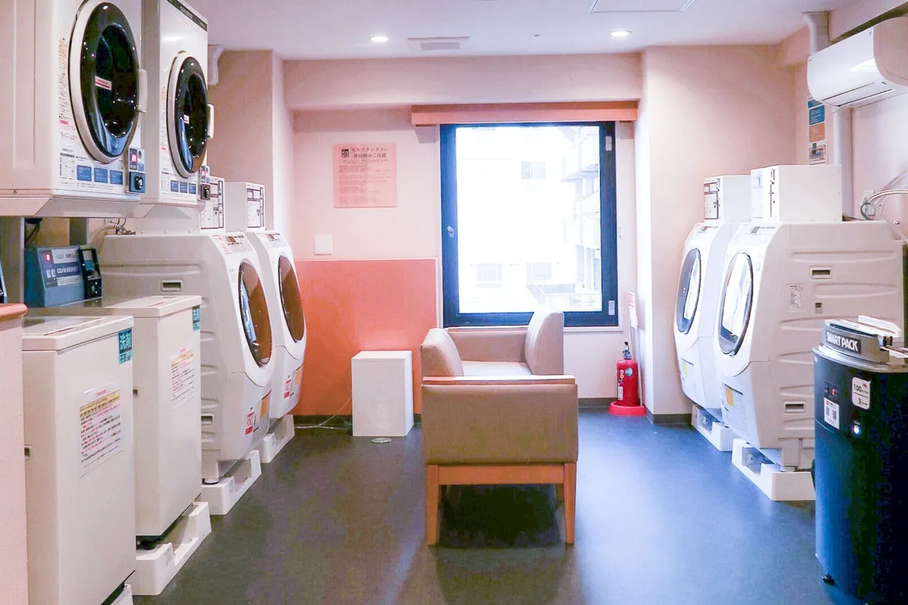 Shinsaibashi ARTY Inn — rooms and atmosphere