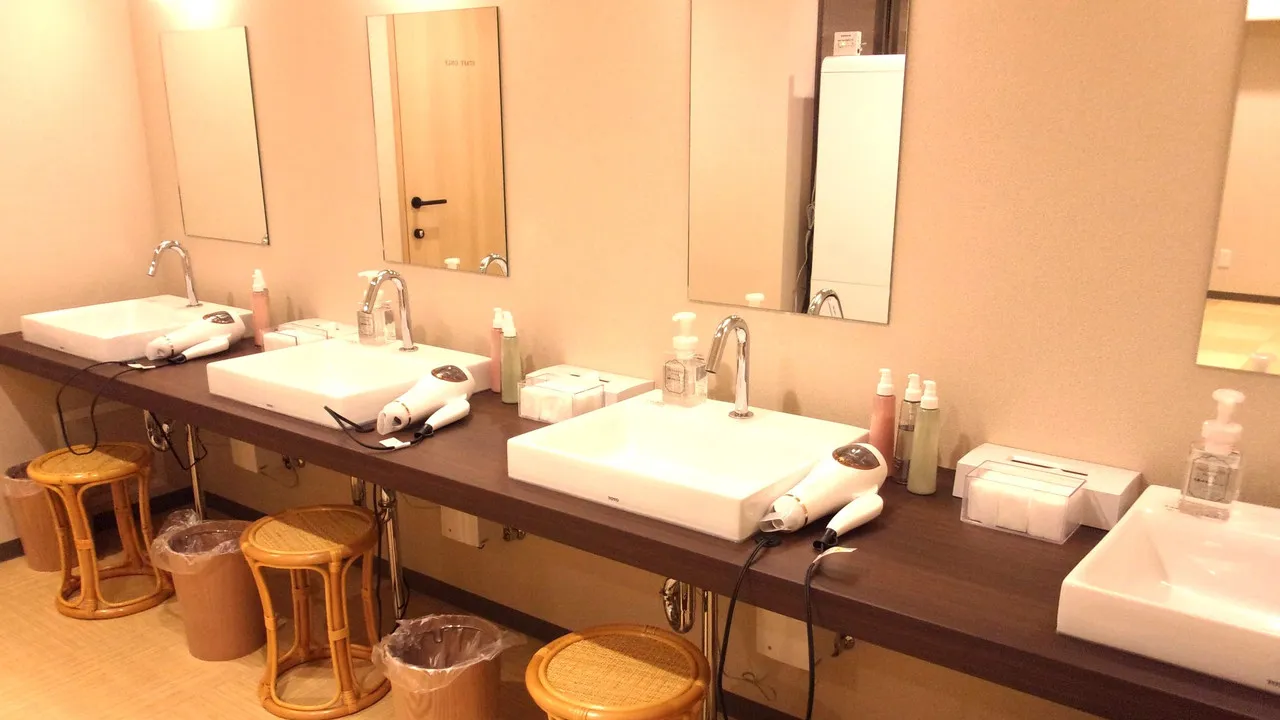 Shinsaibashi ARTY Inn — rooms and atmosphere