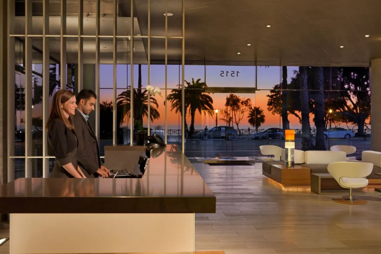 Shore Hotel — ภาพห้องพักและบรรยากาศ