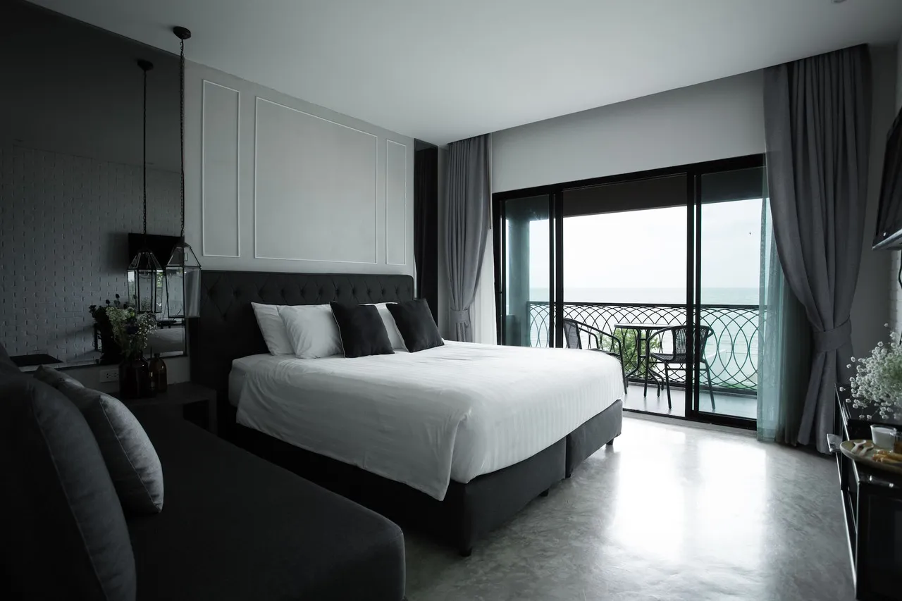 Siam Beach Resort Hua Hin — rooms and atmosphere