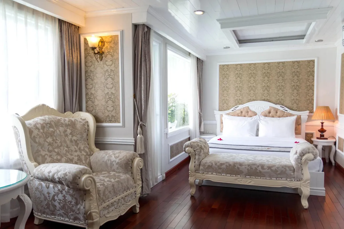Signature Halong Cruise — rooms and atmosphere