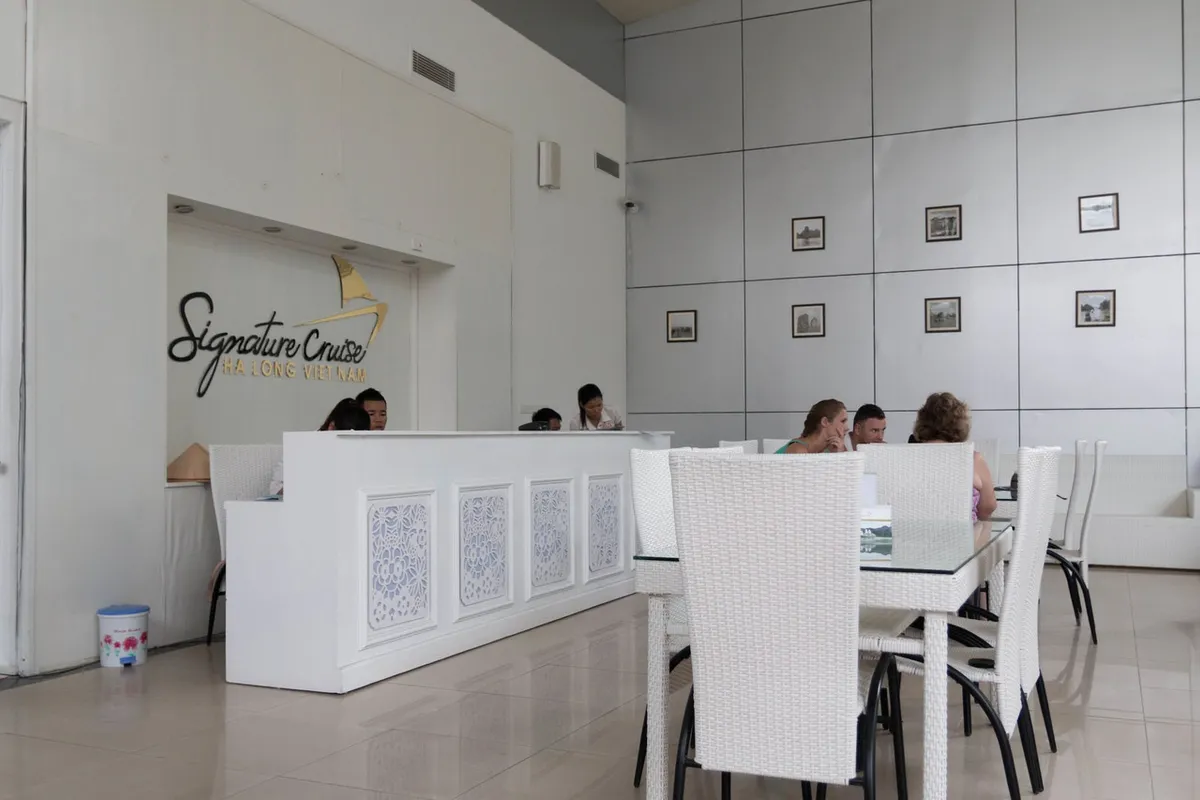 Signature Royal Halong Cruise — rooms and atmosphere