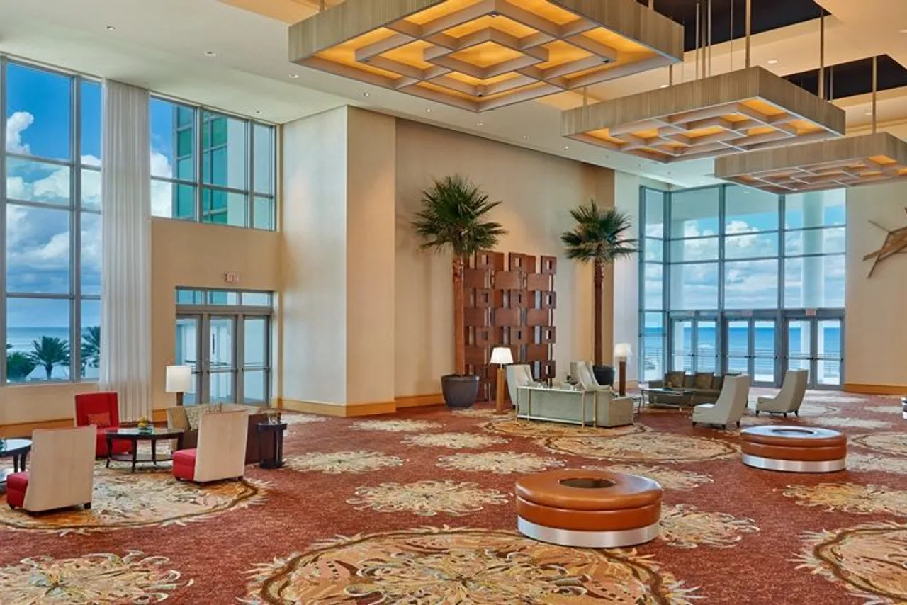 Signia by Hilton Diplomat Beach Resort — ภาพห้องพักและบรรยากาศ