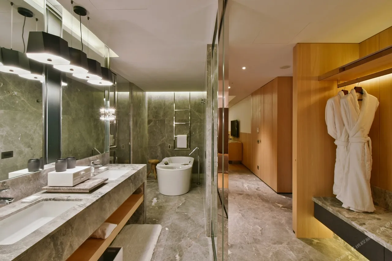 Silks Club — ภาพห้องพักและบรรยากาศ
