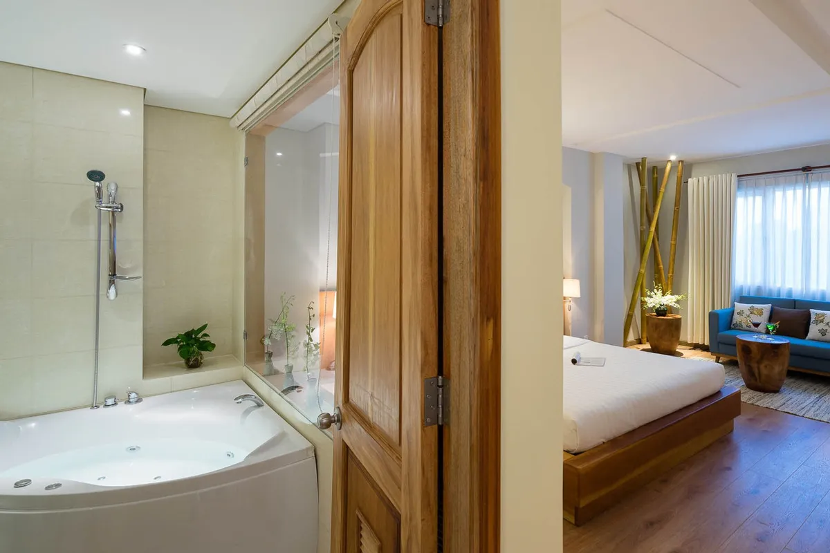 Silverland Yen Hotel — rooms and atmosphere
