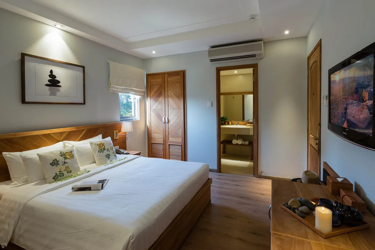 Silverland Yen Hotel — rooms and atmosphere