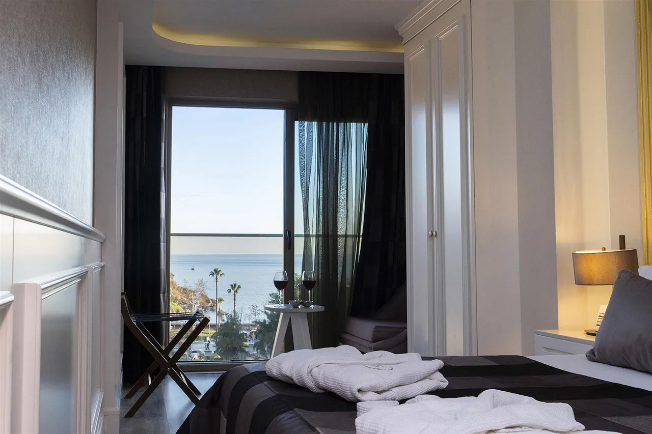 Sky Kamer Hotel Antalya — rooms and atmosphere