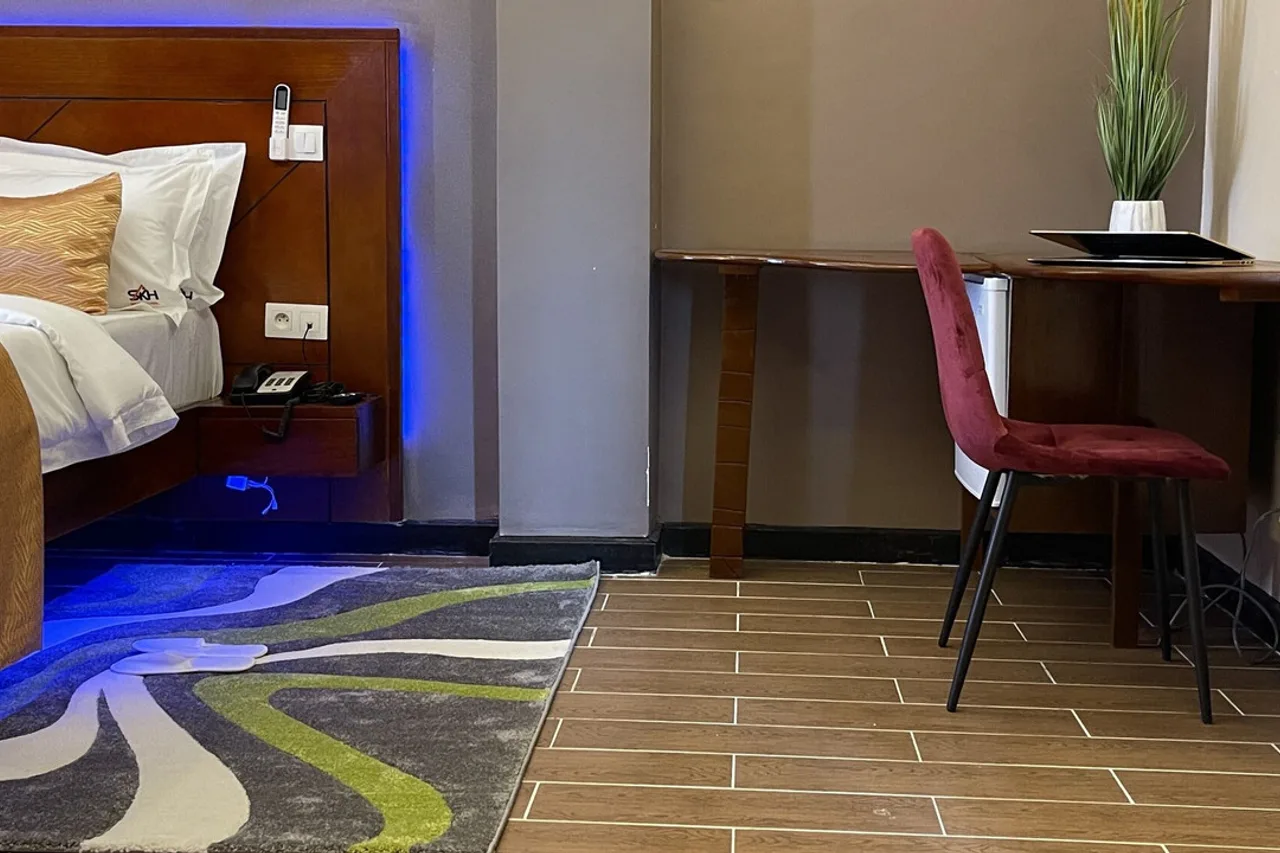 Sky Kenako Hotel — ภาพห้องพักและบรรยากาศ