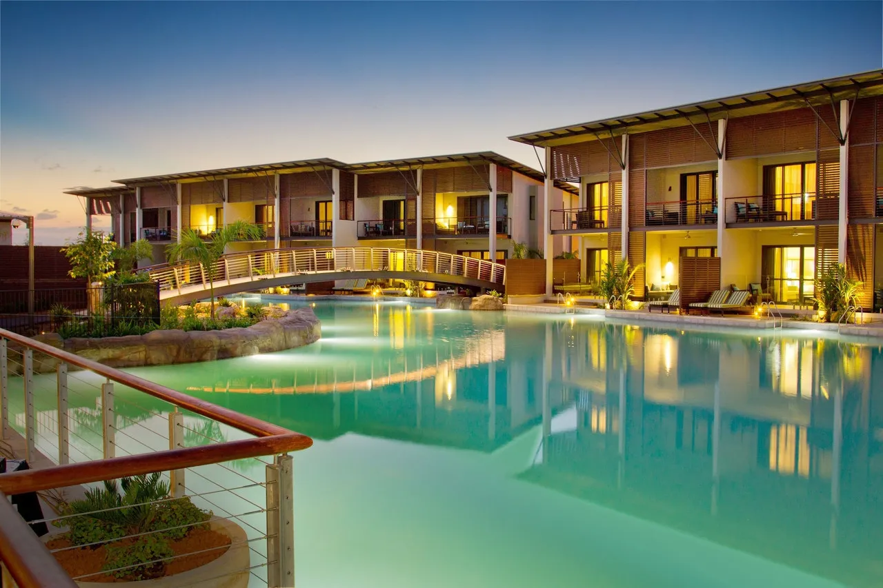 Mindil Beach Casino & Resort — rooms and atmosphere