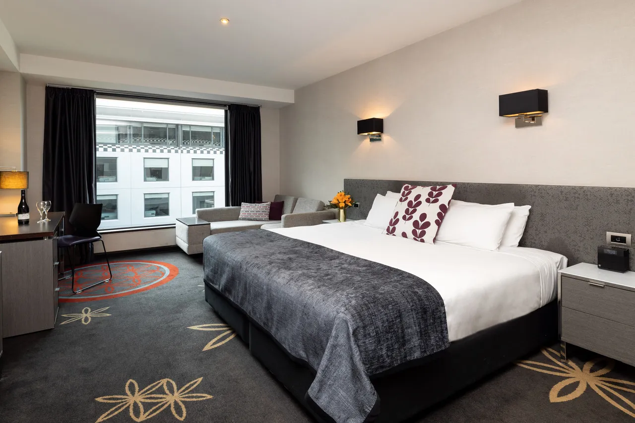 SKYCITY Hotel Auckland — rooms and atmosphere
