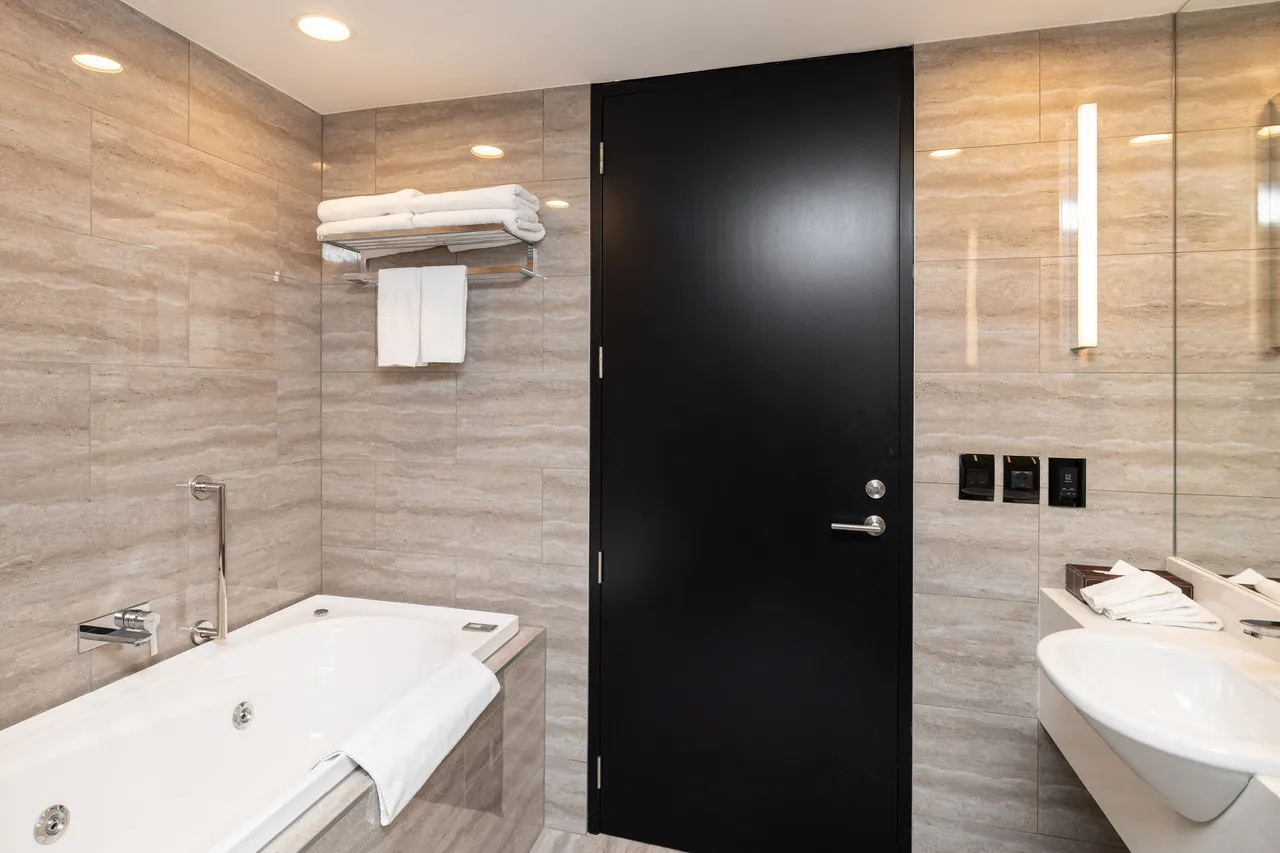 SKYCITY Hotel Auckland — rooms and atmosphere