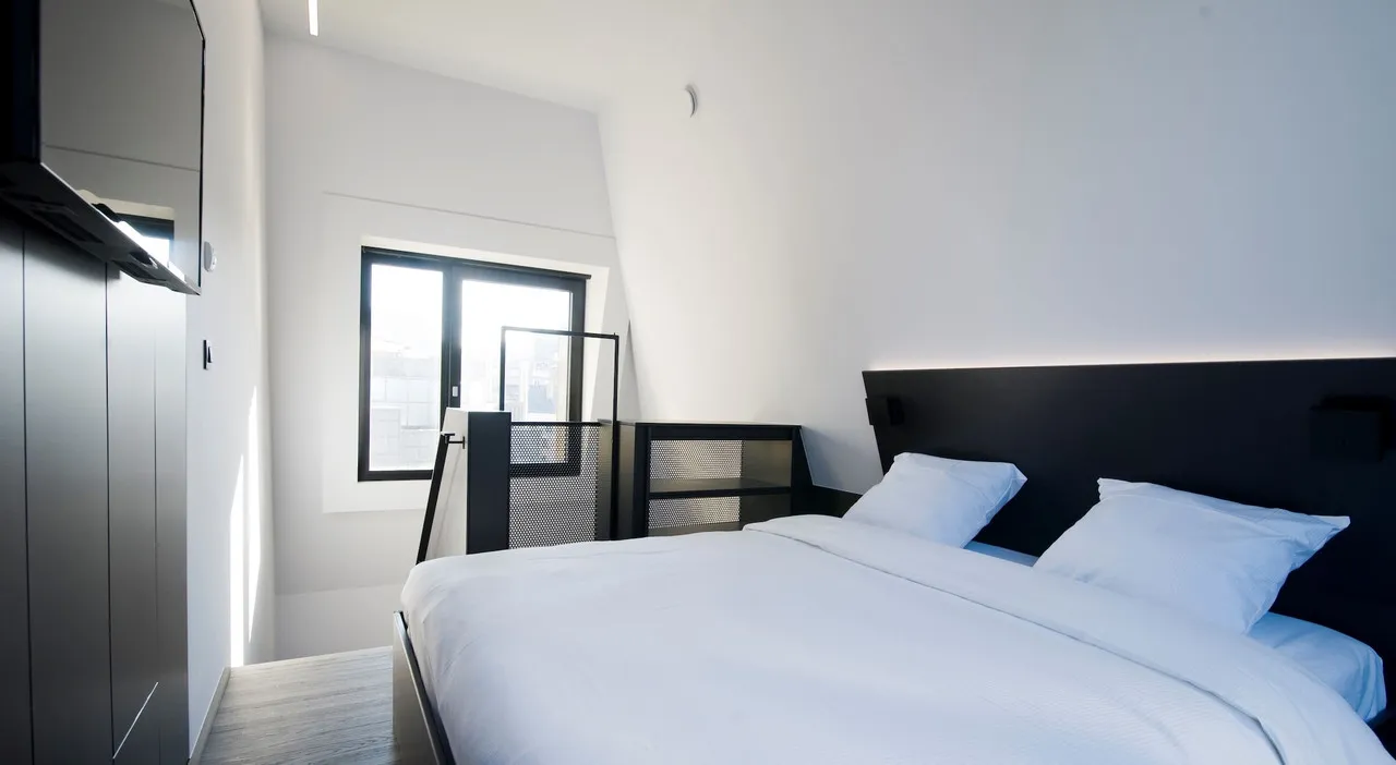 Sleep Well Youth Hostel — rooms and atmosphere