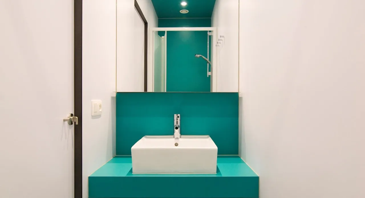 Sleep Well Youth Hostel — rooms and atmosphere