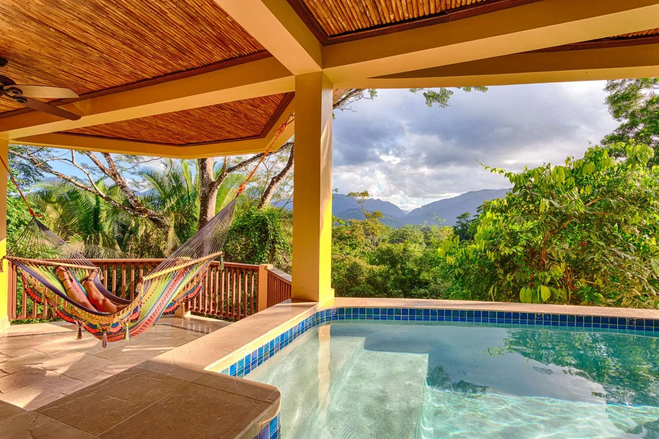 The Rainforest Lodge at Sleeping Giant — rooms and atmosphere