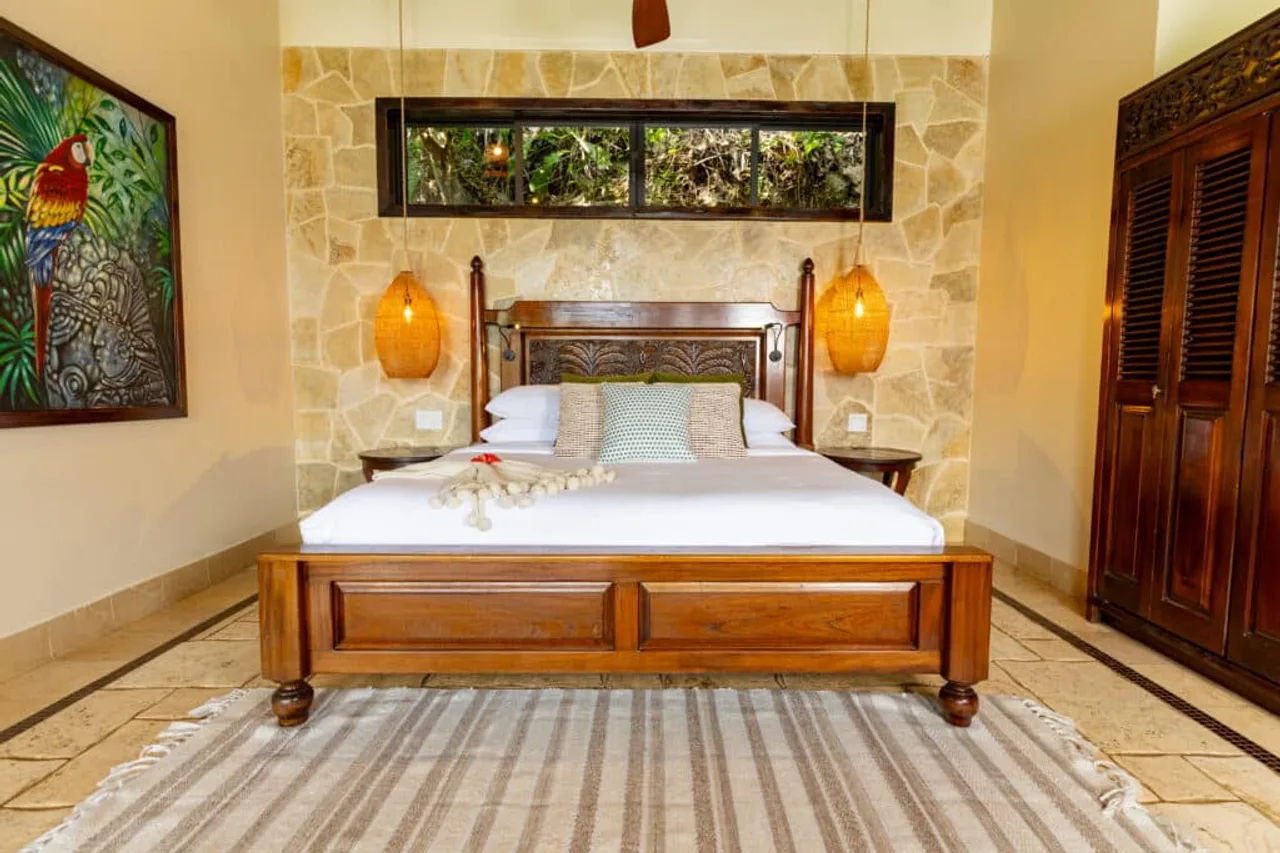The Rainforest Lodge at Sleeping Giant — rooms and atmosphere