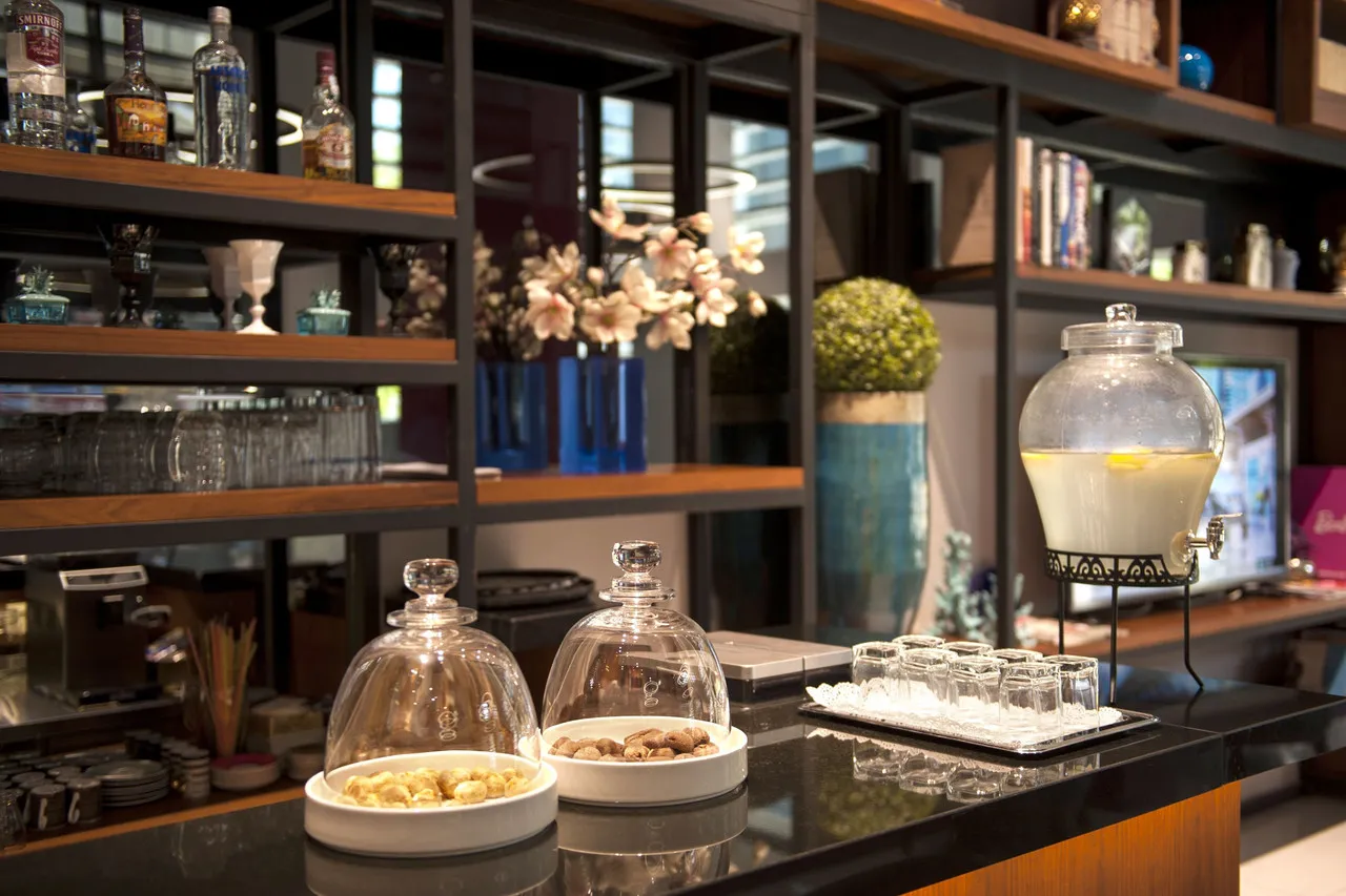 Smart Hotel Izmir — rooms and atmosphere
