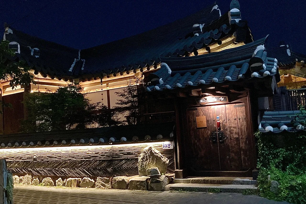 Soi Hanok Stay — rooms and atmosphere