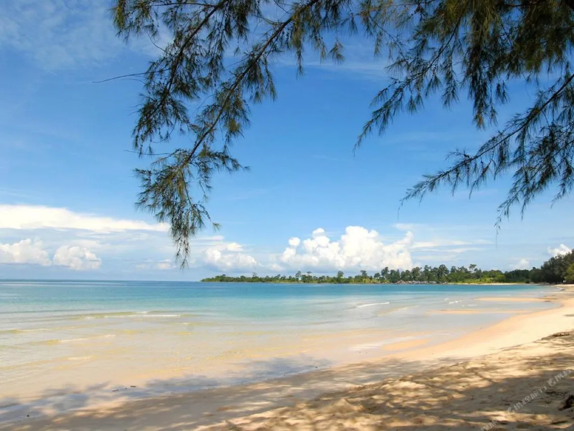Sokha Beach Resort — rooms and atmosphere