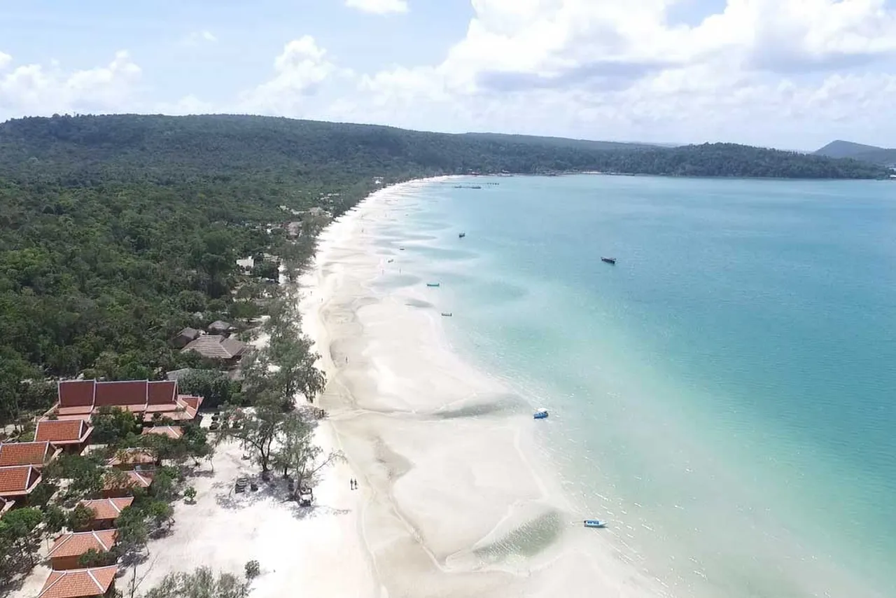 Sol Beach Resort — โรงแรมในเกาะรง