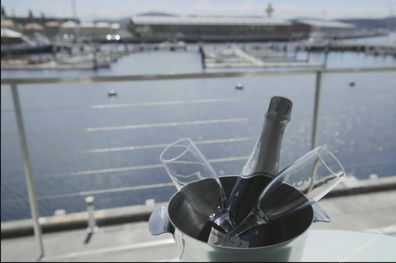 Somerset on the Pier Hobart — rooms and atmosphere
