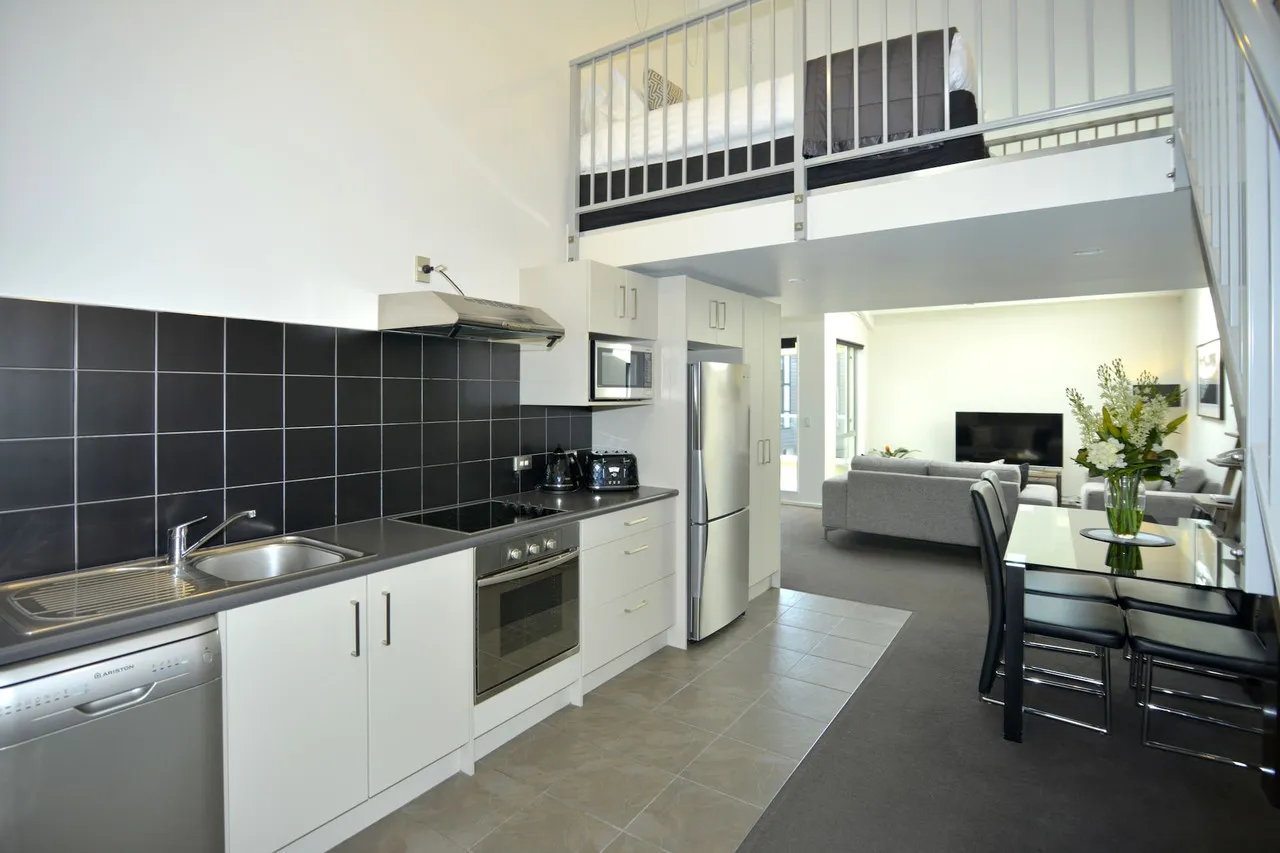 Southwark Hotel & Apartments — rooms and atmosphere