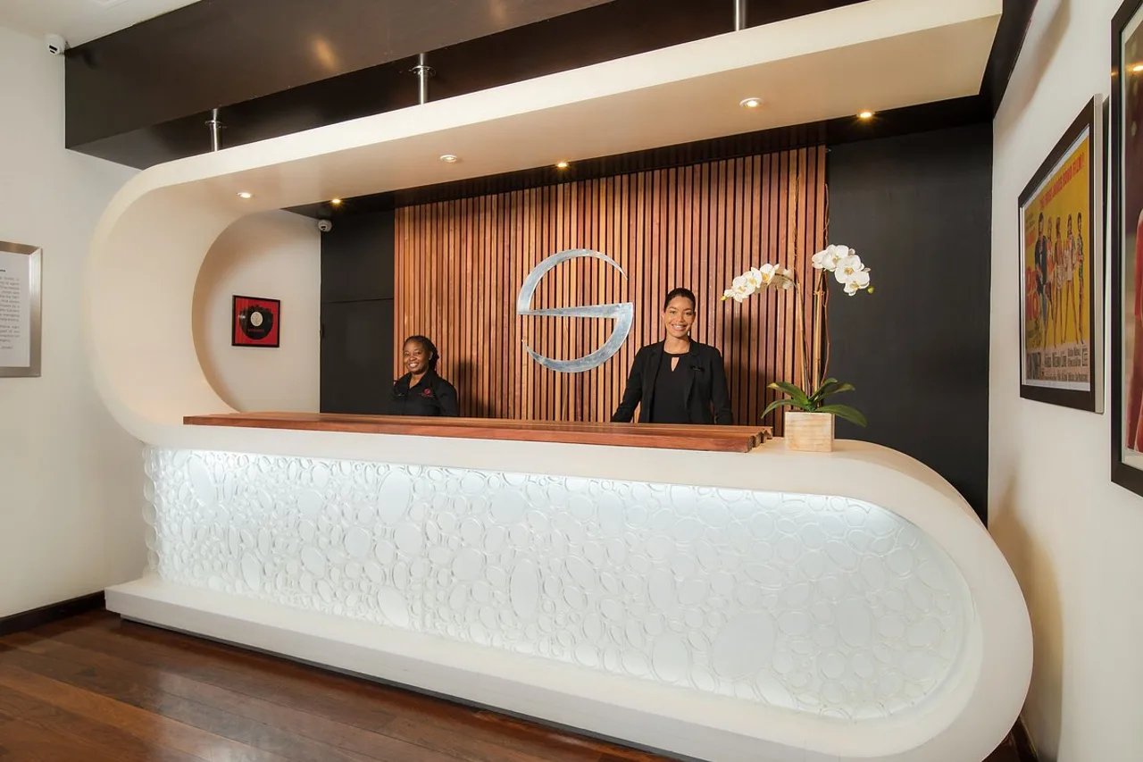 Spanish Court Hotel — ภาพห้องพักและบรรยากาศ