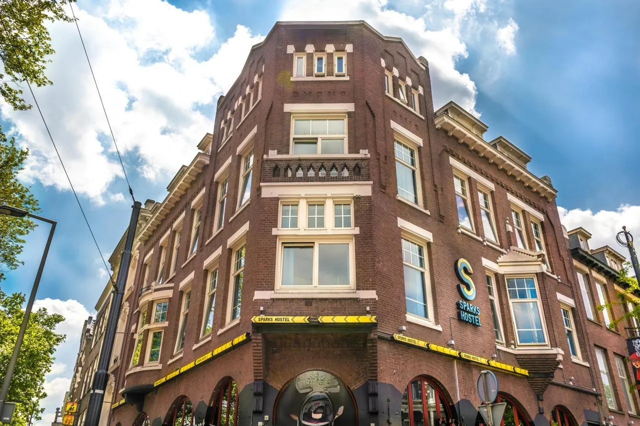 Sparks Hostel Rotterdam — rooms and atmosphere
