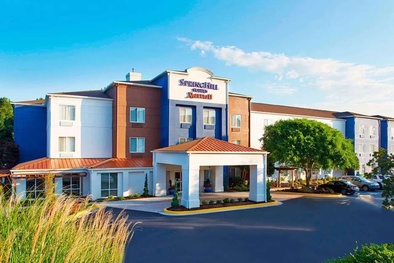 SpringHill Suites by Marriott Atlanta Six Flags — rooms and atmosphere
