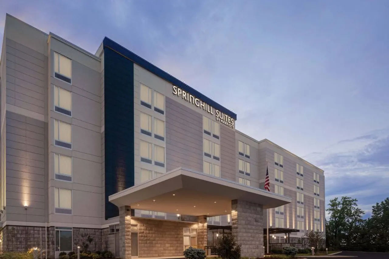 SpringHill Suites by Marriott East Rutherford Meadowlands/Carlstadt — โรงแรมในใกล้ MetLife Stadium