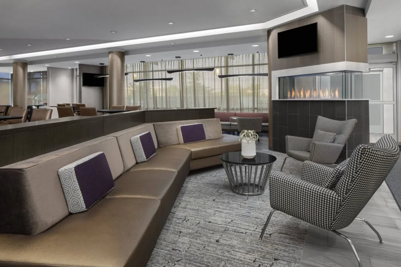 SpringHill Suites by Marriott East Rutherford Meadowlands/Carlstadt — rooms and atmosphere