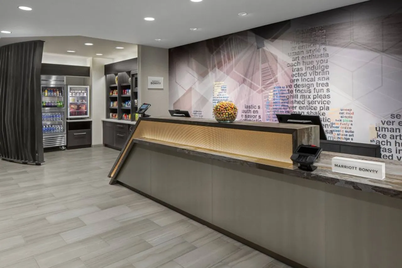 SpringHill Suites by Marriott East Rutherford Meadowlands/Carlstadt — rooms and atmosphere
