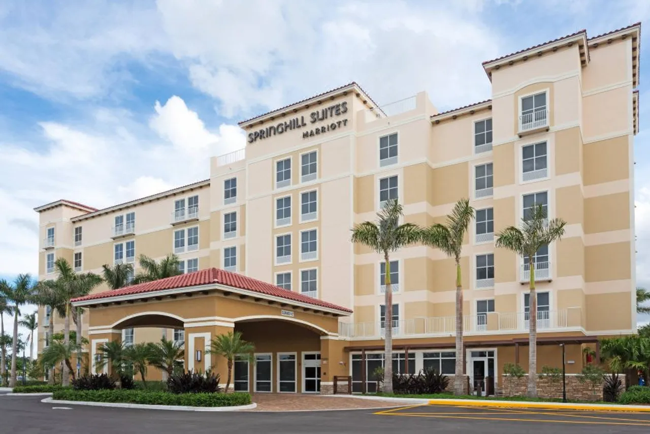 SpringHill Suites by Marriott Fort Lauderdale Miramar — โรงแรมในใกล้ Hard Rock Stadium