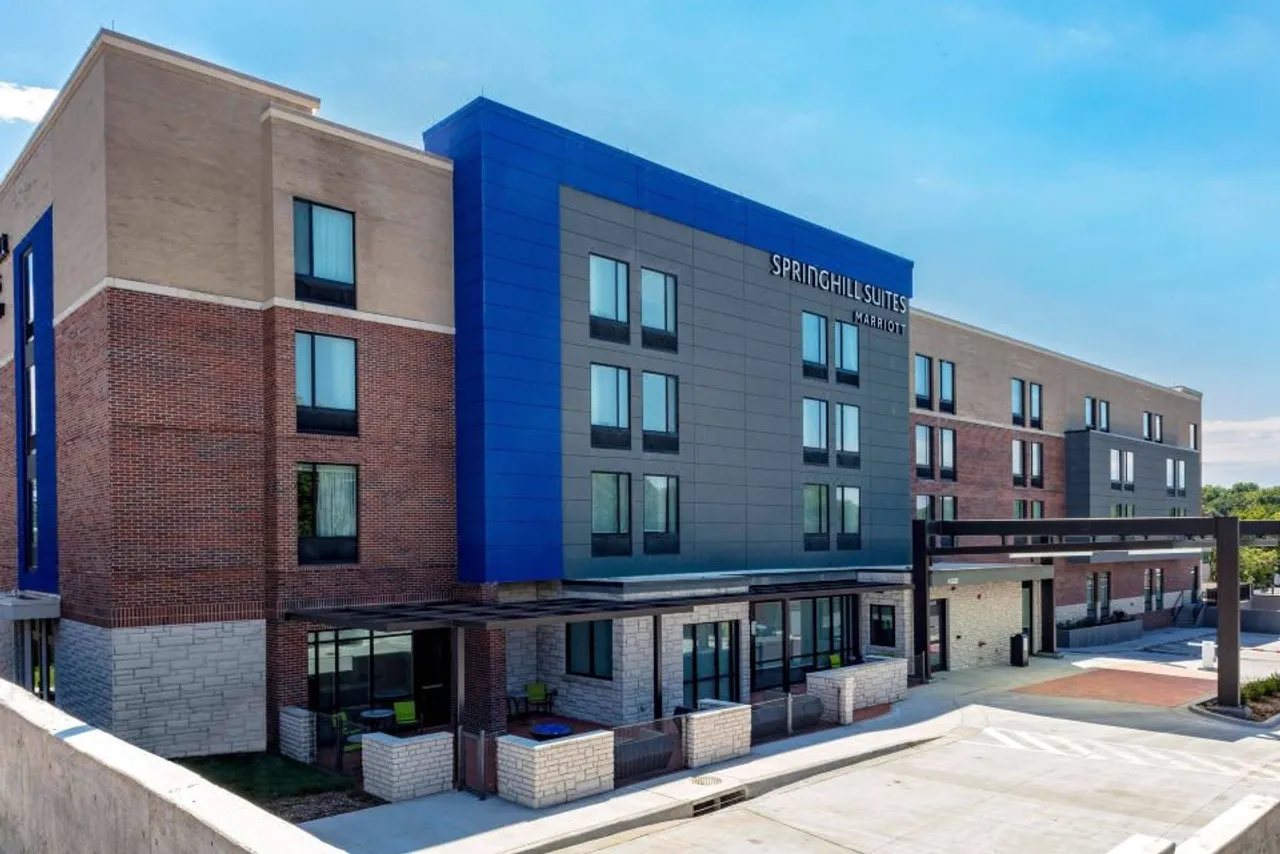 SpringHill Suites by Marriott Kansas City Plaza — โรงแรมในแคนซัสซิตี