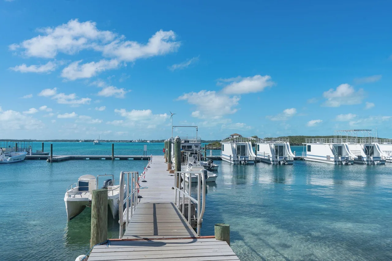 St. Francis Resort & Marina — ภาพห้องพักและบรรยากาศ