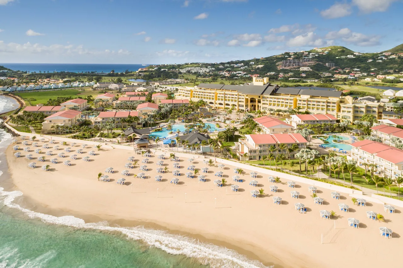 St. Kitts Marriott Resort & The Royal Beach Casino — โรงแรมในบาสแตร์