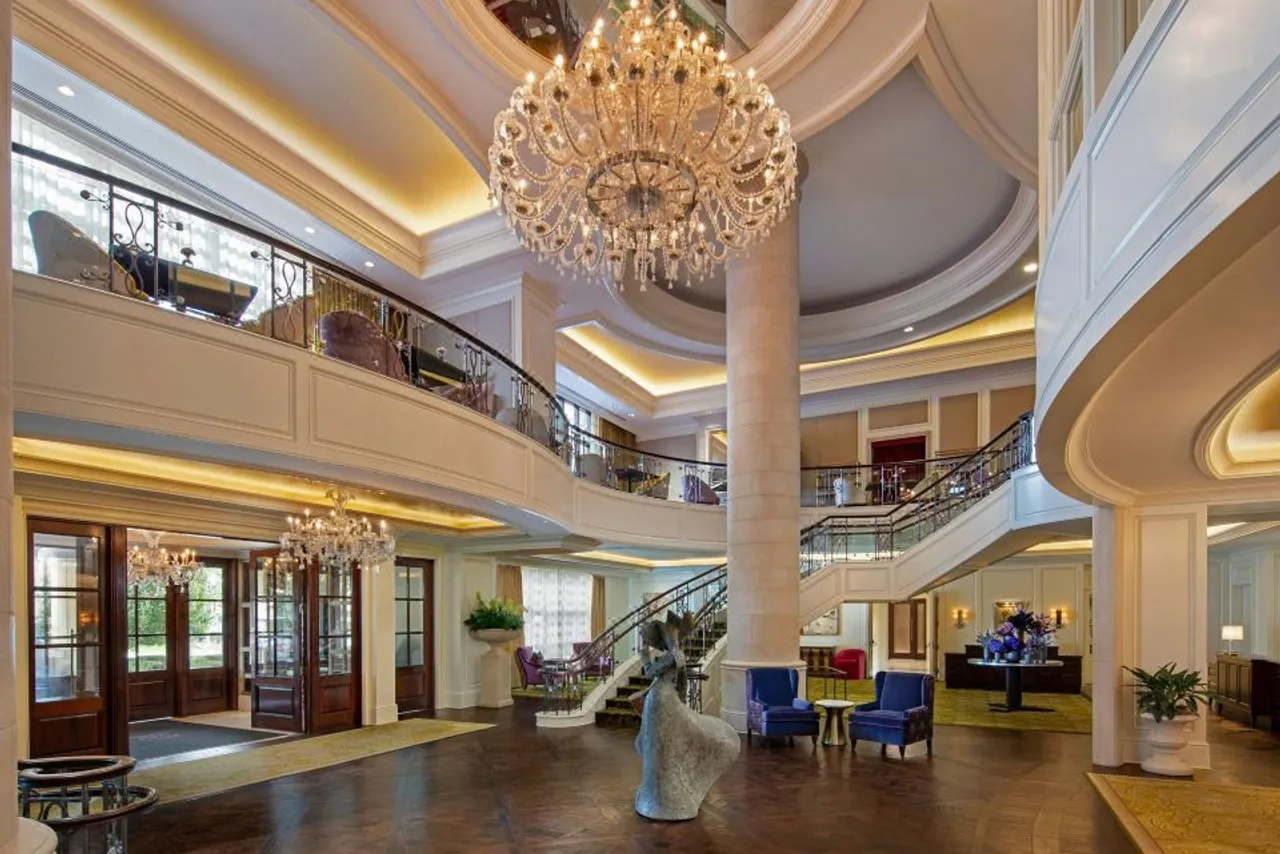 The St. Regis Atlanta — rooms and atmosphere