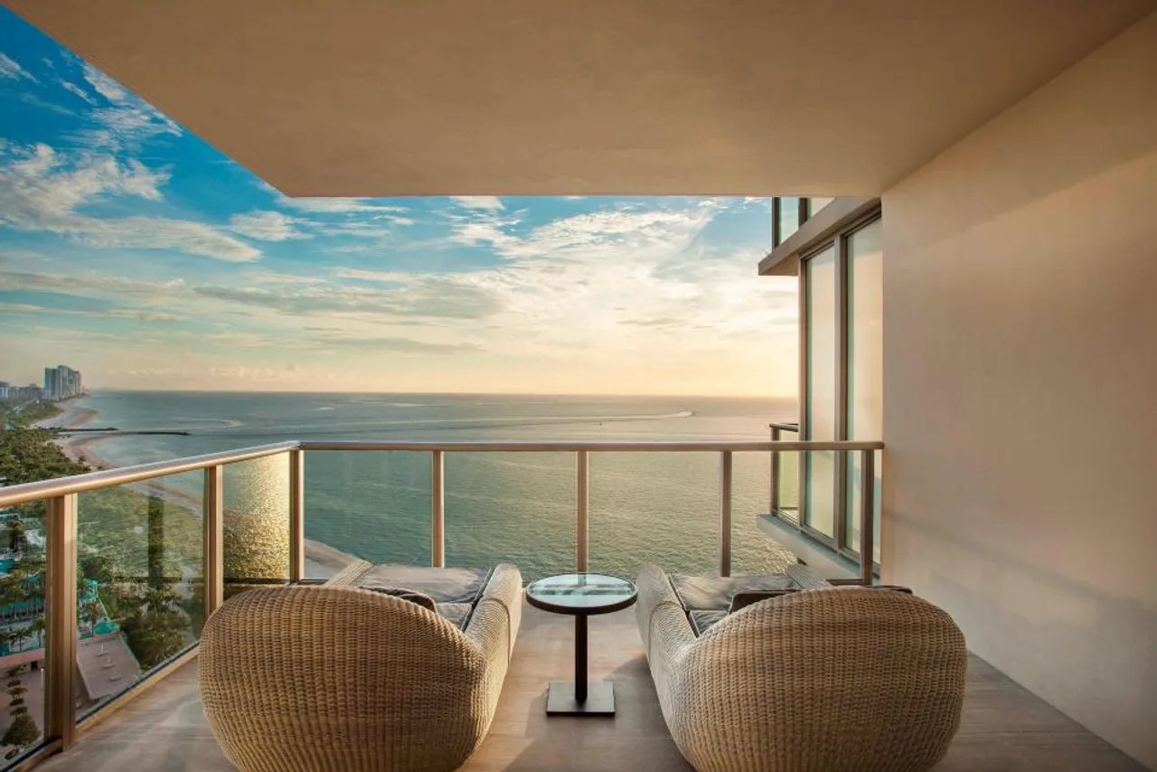 The St. Regis Bal Harbour Resort — ภาพห้องพักและบรรยากาศ