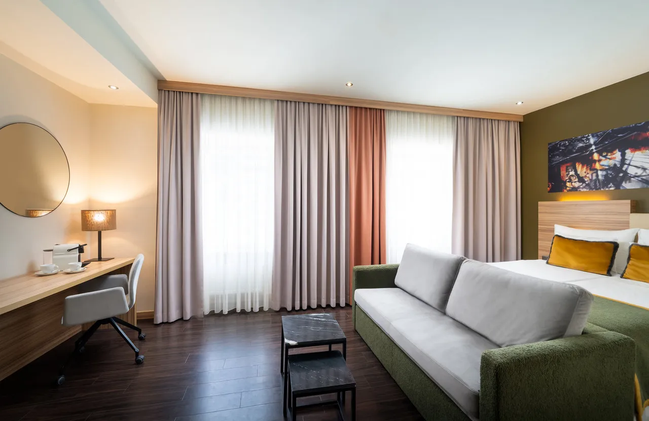 Star Inn Hotel Premium Salzburg Gablerbräu — rooms and atmosphere