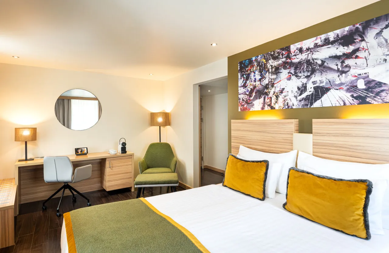 Star Inn Hotel Premium Salzburg Gablerbräu — rooms and atmosphere